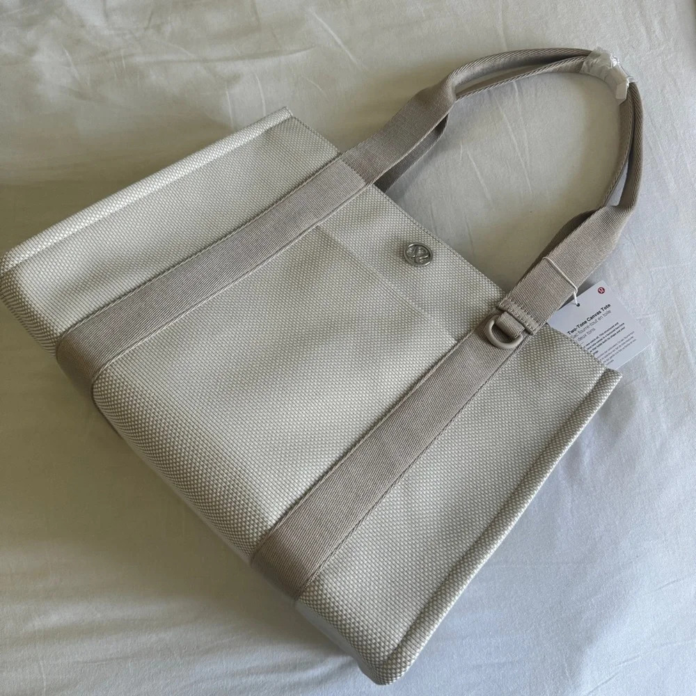LAST ONE 🆕 Lululemon Two Toned Canvas Tote Bag Large 10L Mojave Tan Light Ivory